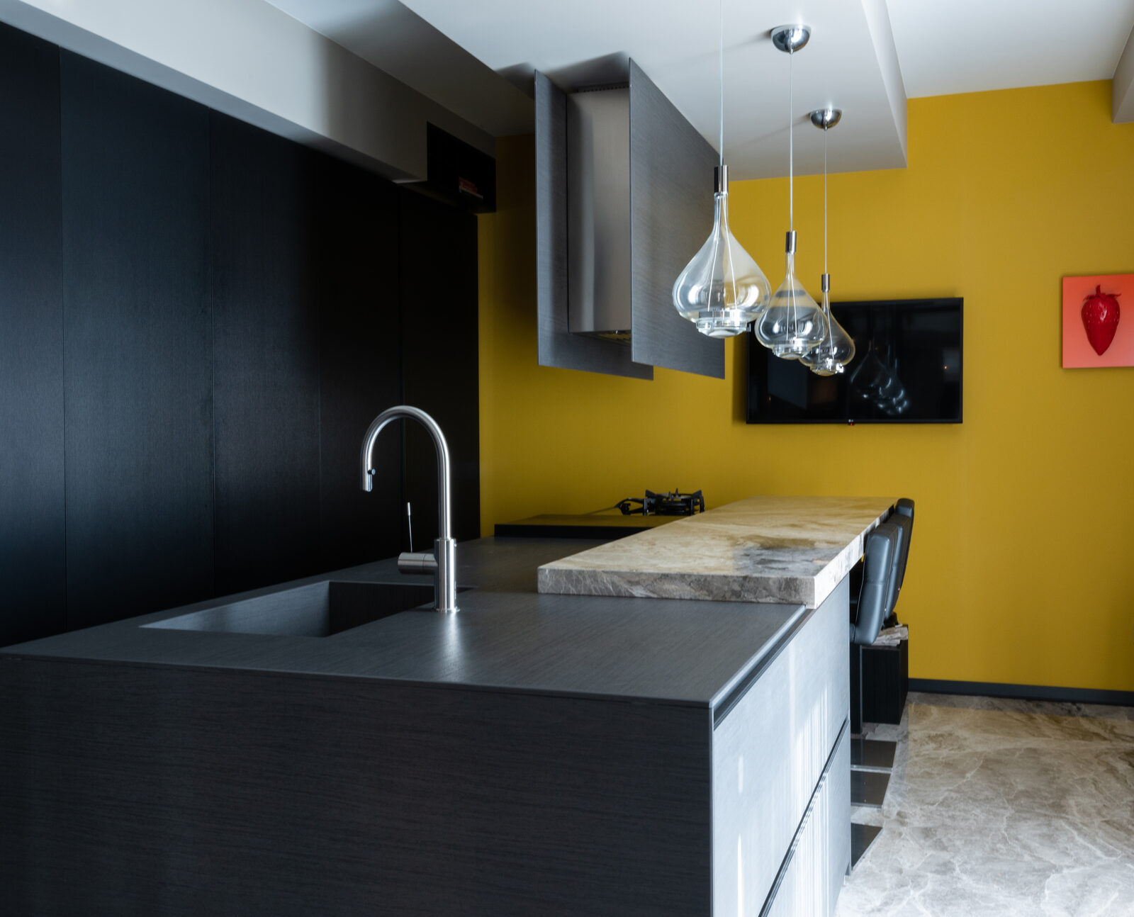 Cucina in marmo beige-grigio effetto nuvolato